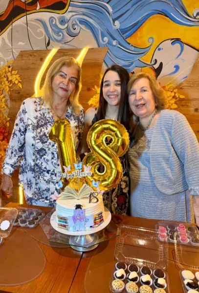 Ana Flávia Lavocat Holanda comemorou seus 18 anos na última terça-feira, 7