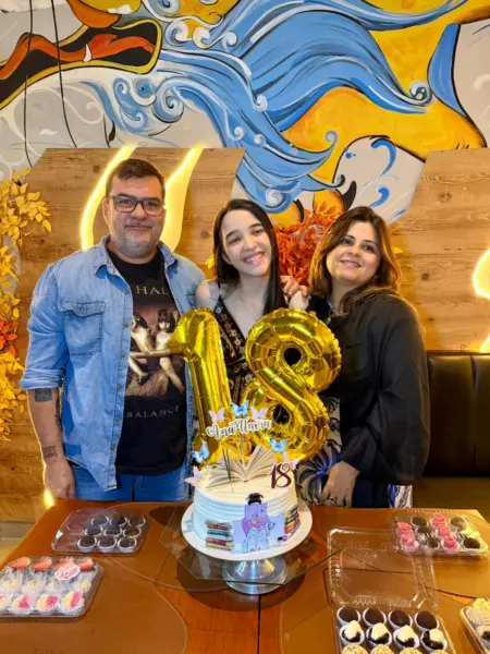 Ana Flávia Lavocat Holanda comemorou seus 18 anos na última terça-feira, 7