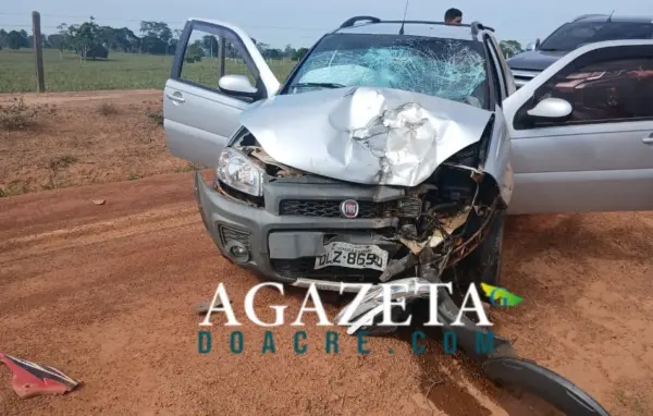 Motociclista fica em estado gravíssimo após colisão frontal com carro na BR-317, no interior do Acre