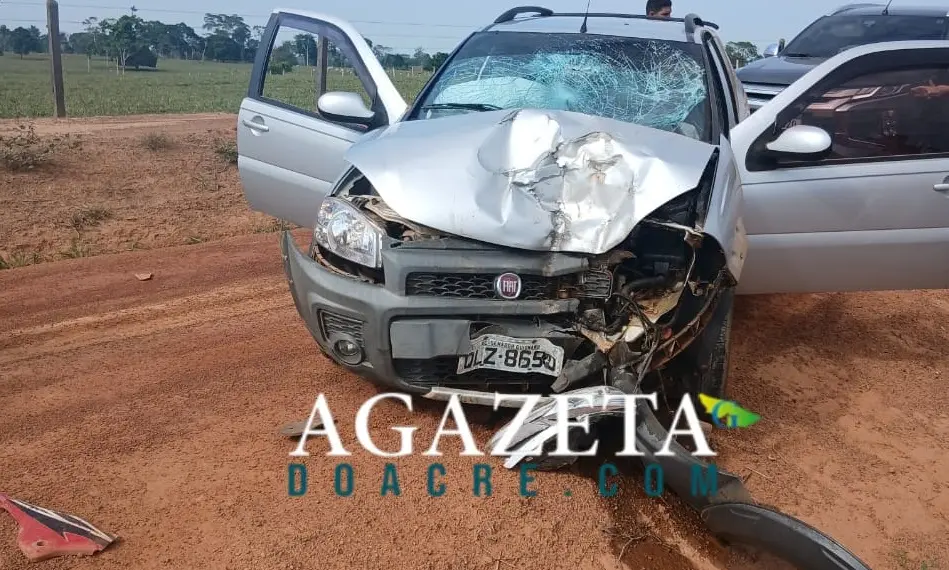 Motociclista fica em estado gravíssimo após colisão frontal com carro na BR-317, no interior do Acre