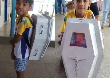Menino leva mochila em formato de caixão em Rondônia — Foto: Arquivo Pessoal