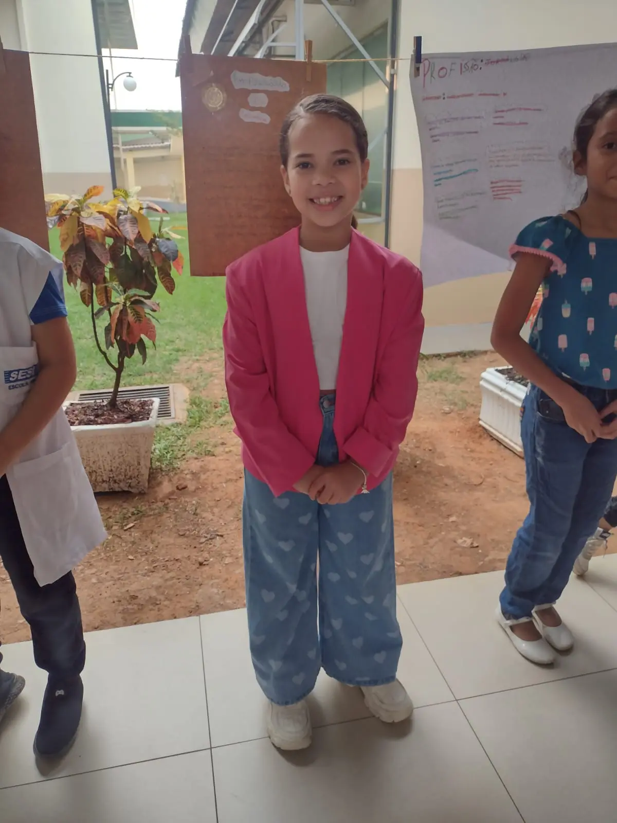 Aos 9 anos, menina do Acre escreve cartas para si mesma e guarda em caixa que só abrirá aos 15