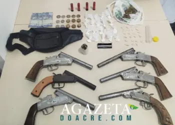 Força Tática apreende armas caseiras, drogas e munições em terreno de Rio Branco