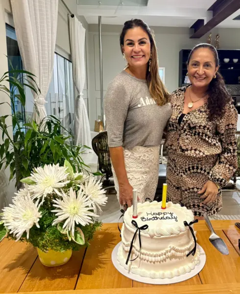 Fabíola Pinheiro comemorou aniversário em jantar intimista na última terça-feira, dia 14. Veja mais na coluna Roberta Lima