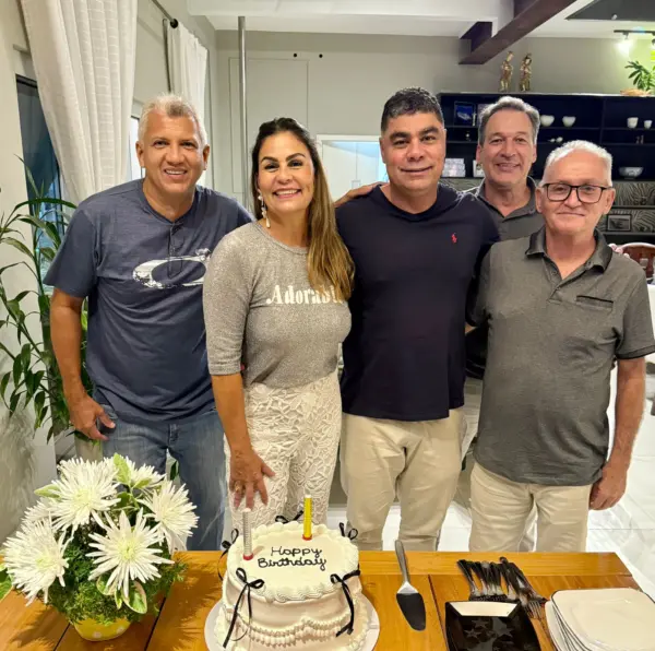 Fabíola Pinheiro comemorou aniversário em jantar intimista na última terça-feira, dia 14. Veja mais na coluna Roberta Lima