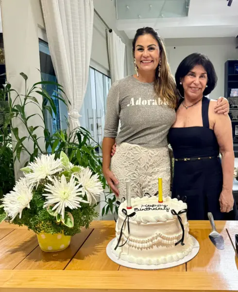 Fabíola Pinheiro comemorou aniversário em jantar intimista na última terça-feira, dia 14. Veja mais na coluna Roberta Lima