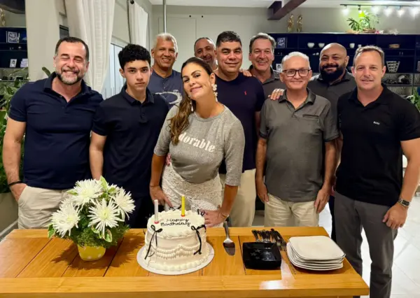 Fabíola Pinheiro comemorou aniversário em jantar intimista na última terça-feira, dia 14. Veja mais na coluna Roberta Lima