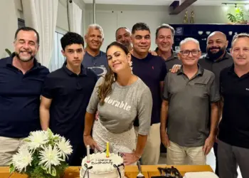 Fabíola Pinheiro comemorou aniversário em jantar intimista na última terça-feira, dia 14. Veja mais na coluna Roberta Lima