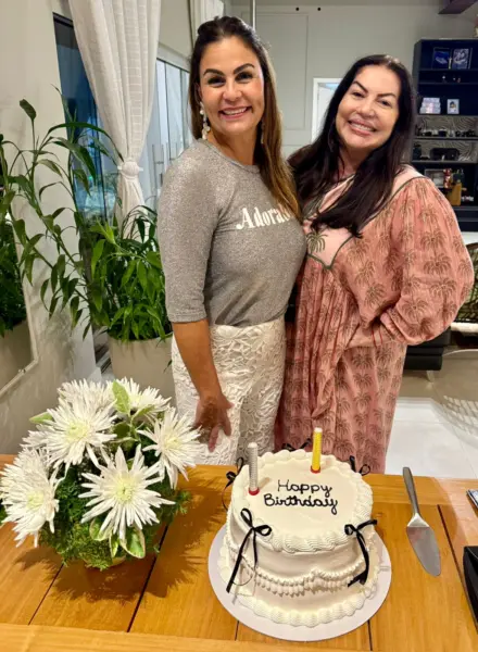 Fabíola Pinheiro comemorou aniversário em jantar intimista na última terça-feira, dia 14. Veja mais na coluna Roberta Lima