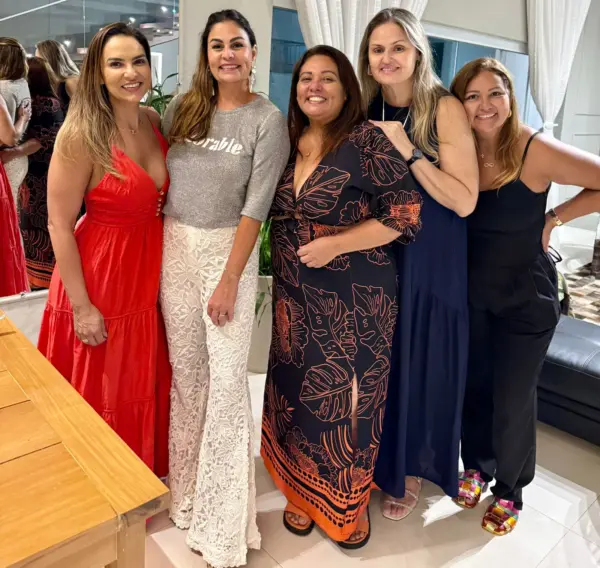 Fabíola Pinheiro comemorou aniversário em jantar intimista na última terça-feira, dia 14. Veja mais na coluna Roberta Lima