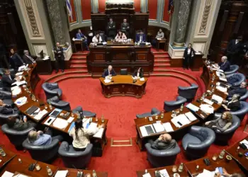 Senadores do Uruguai debatem projeto de lei que legaliza a eutanásia em 15 de outubro de 2025. — Foto: Santiago Mazzarovich/AFP