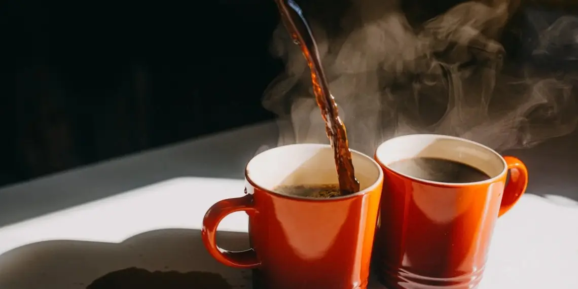 Beber café e chá muito quentes pode elevar risco de câncer. Entenda 1 Stefania Pelfini la Waziya/Getty Images