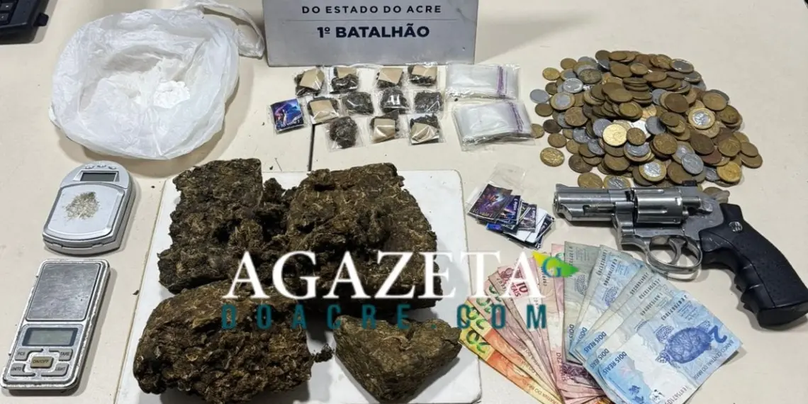 Dupla é presa com mais de 1 kg de maconha e simulacro de arma em Rio Branco