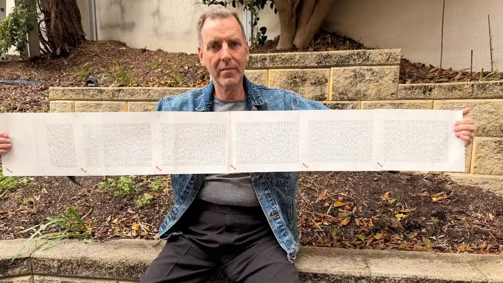 Nome mais longo do mundo tem 2.253 palavras e leva 20 minutos para ser lido - só a IA conseguiu ler sem cansar 1 Laurence Watkins, detentor do título de maior nome do mundo no Guinness Book — Foto: Divulgação