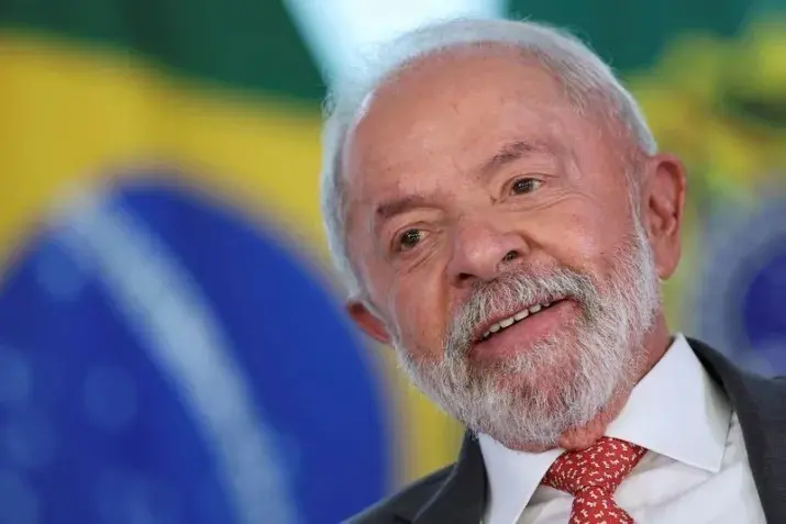 Lula lançará programa de crédito de R$ 40 bilhões para reformas de casas 1 Presidente Luiz Inácio Lula da Silva durante cerimônia no Palácio do Planalto • 30/07/2025 REUTERS/Adriano Machado