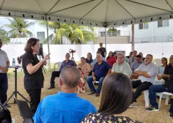 Damares insinua a pastores do AC que governo Lula é 'do inferno' e que há movimentações espirituais no país