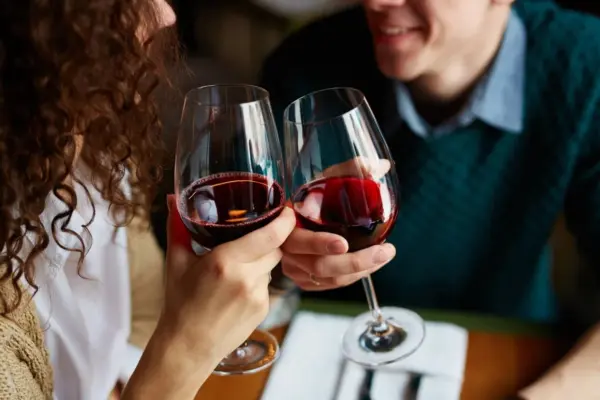 Tecnologia brasileira detecta aditivo proibido em água, vinho e suco