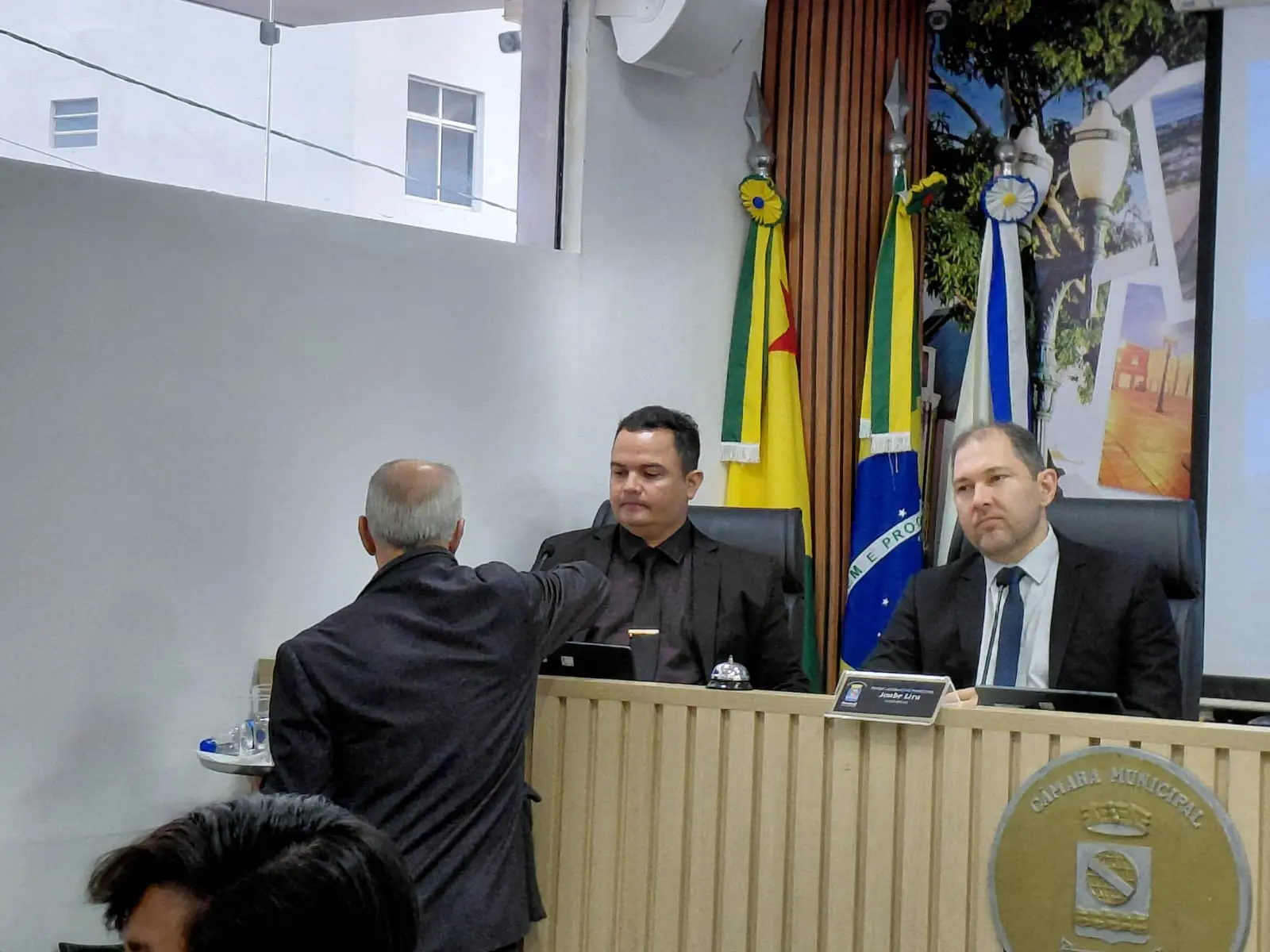 Confusão na Câmara de Rio Branco: Joabe é chamado de incompetente por vice-presidente; assista 1 Confusão na Câmara de Rio Branco: Joabe é chamado de incompetente por vice-presidente; assista