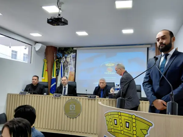 João Paulo diz não haver democracia na Câmara e denuncia sobrecarga de trabalho na cozinha