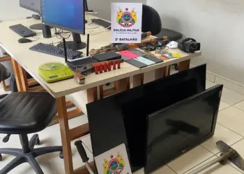 Trio é detido após roubo a clube em Rio Branco; polícia apreende escopeta e recupera objetos