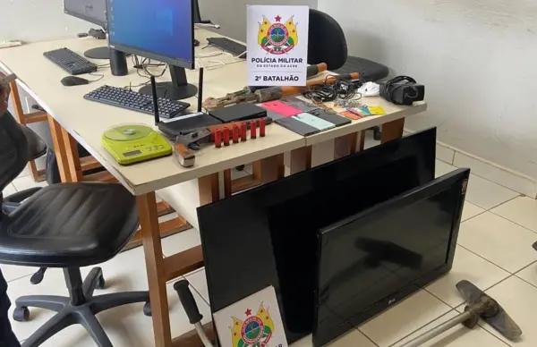 Trio é detido após roubo a clube em Rio Branco; polícia apreende escopeta e recupera objetos