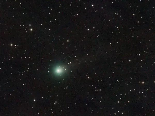 Cometa Lemmon se aproxima da Terra e pode ser visto a olho nu no Brasil; saiba como observar