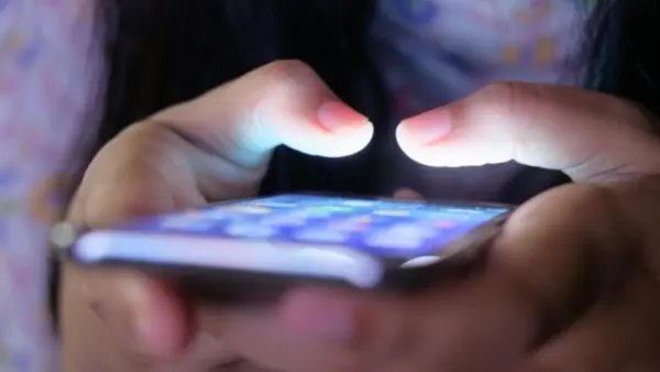 Pesquisa indica que 20% dos jovens já receberam mensagens sexuais online