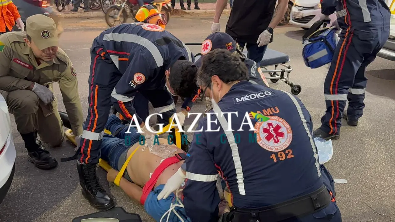 Motorista sofre mal súbito enquanto dirigia e é socorrido em estado grave após bater carro em Rio Branco