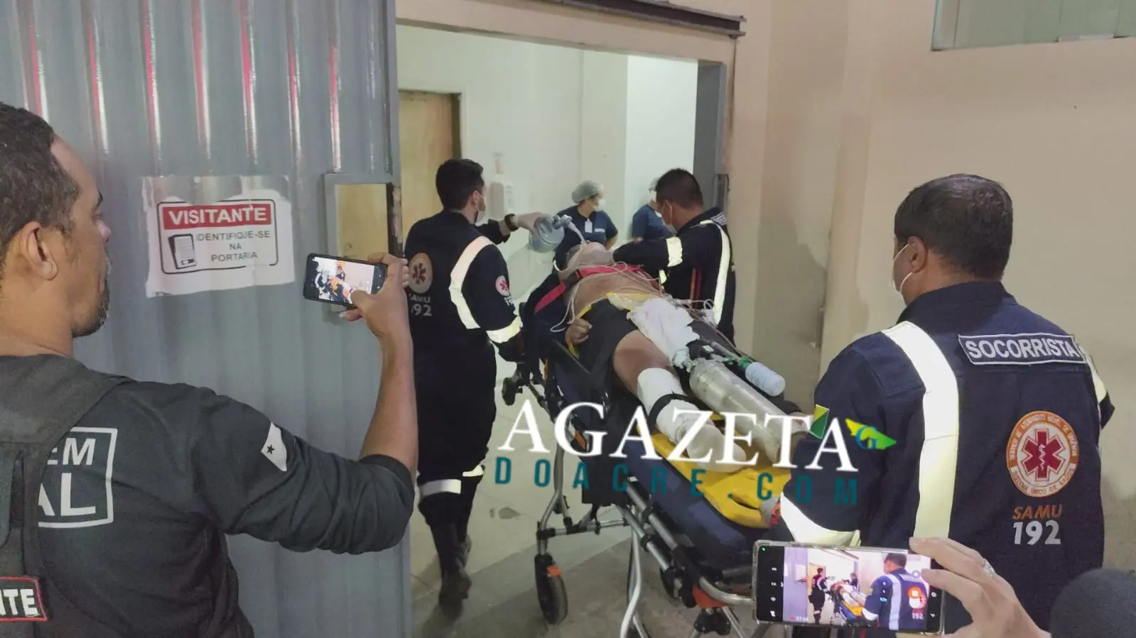 Motociclista sofre traumatismo craniano após bater em ônibus no bairro Mocinha Magalhães, em Rio Branco