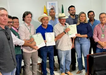 Entrega oficial dos títulos das áreas urbanas ocorreu na sede regional do Incra em Rio Branco - Foto: Assis Freire - Incra/AC
