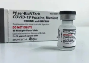 Vacina bivalente da Pfizer contra a Covid-19 em Pernambuco — Foto: Lucas Rezende/Divulgação