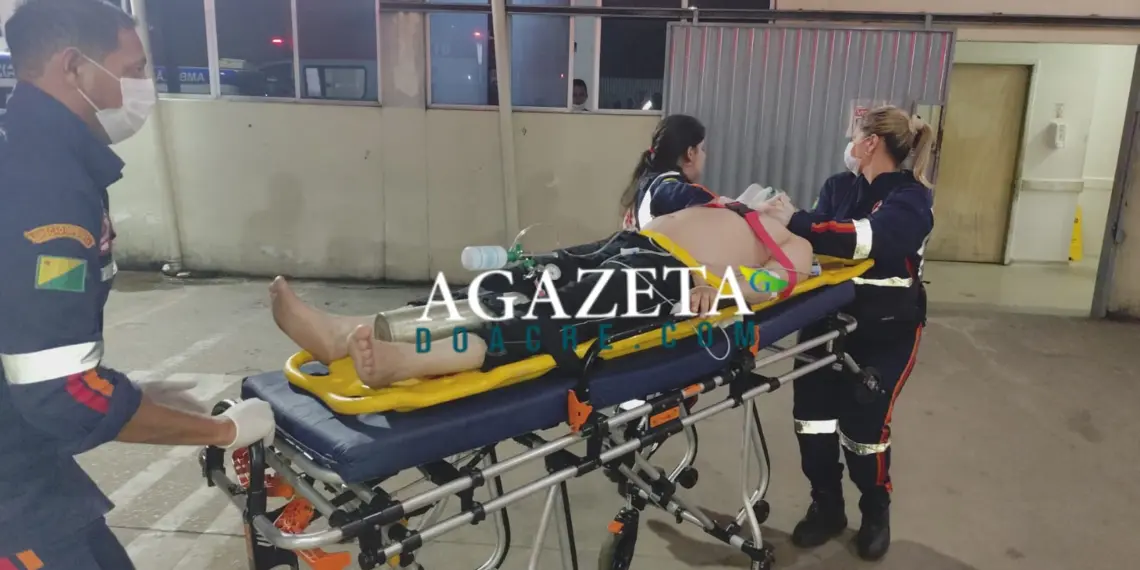 Homem cai de quatro metros enquanto limpava vidros de igreja no bairro Vila Acre e internado em estado grave no PS 1 Homem cai de quatro metros enquanto limpava vidros de igreja no bairro Vila Acre e internado em estado grave no PS