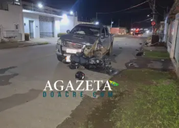 VÍDEO: Motociclista fica gravemente ferida após colisão com caminhonete em Rio Branco 4 VÍDEO: Motociclista fica gravemente ferida após colisão com caminhonete em Rio Branco