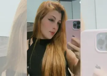 Trapezista morre após despencar dez metros durante apresentação 16 Natural de Acajutiba, no nordeste da Bahia, Mirinha Carvalho era reconhecida pelo talento nas performances aéreas, sendo um dos grandes destaques do circo em que trabalhava.  • Reprodução/Redes sociais