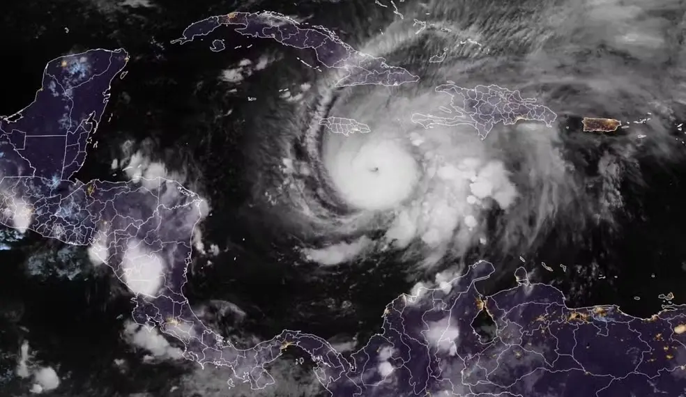 Imagem de satélite mostra furacão Melissa, de categoria 5, sobre o mar do Caribe em 26 de outubro de 2025. — Foto: RAMMB/CIRA handout via AFP