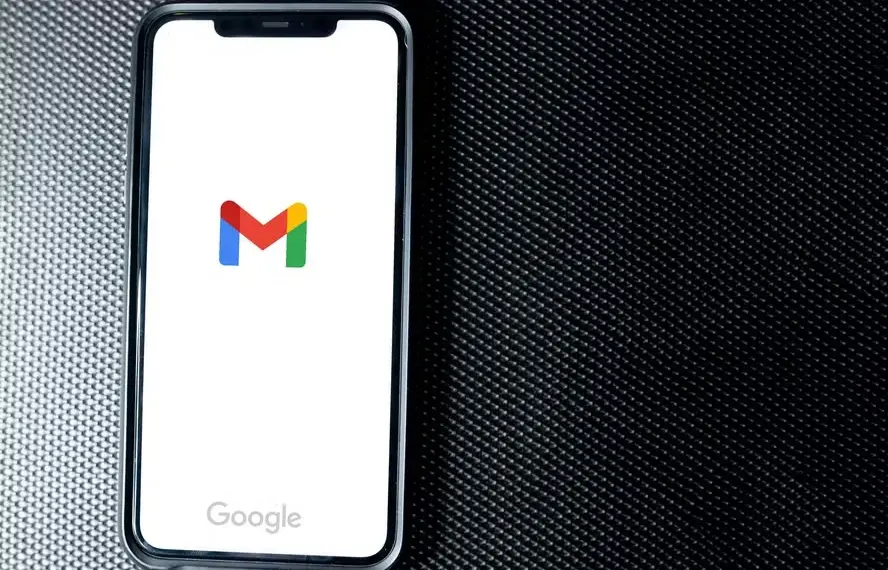 Gmail — Foto: Solen Feyissa / Unsplash