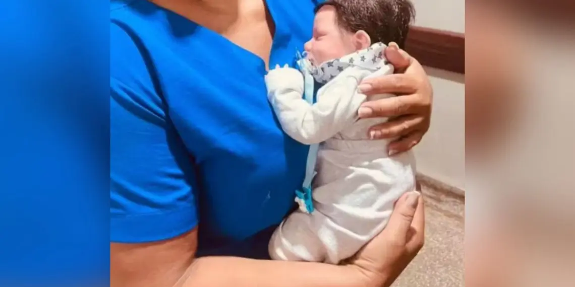 Mulher leva bebê reborn para consulta médica em UPA: 'sintomas de gripe' 1 Mulher busca atendimento para bebê reborn em Várzea Grande no domingo (26) — Foto: Reprodução