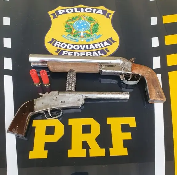 Mulher é presa em flagrante com armas caseiras na BR-317, no interior do Acre 1 Foto: Ascom
