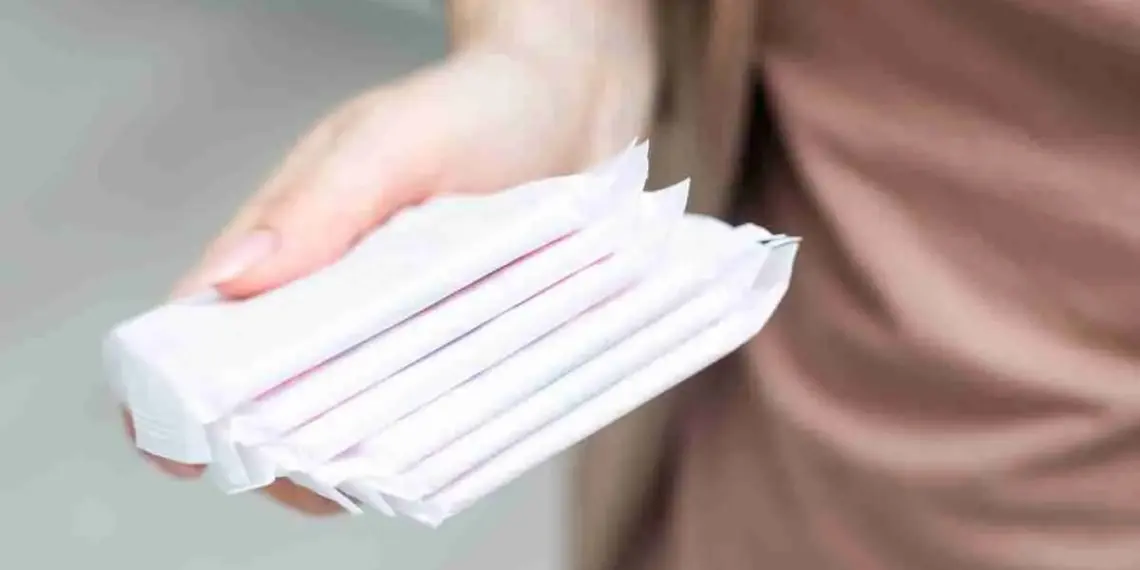 Saiba como conseguir autorização para retirar absorventes gratuitos 1 Sinenkiy via Getty Images
