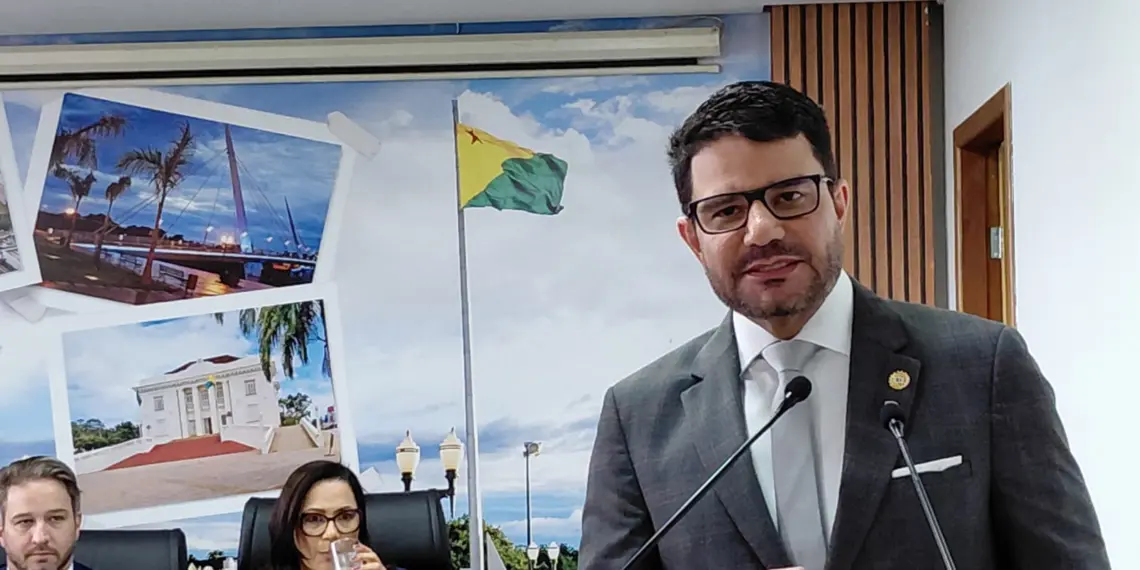 Gladson destaca união entre poderes e fortalecimento da democracia em sessão solene na Câmara de Rio Branco 1 Foto: Leandro Chaves