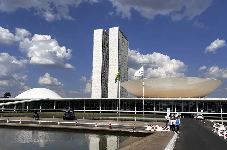 Câmara dos Deputados cria comissão para concurso; salários de até R$ 29,4 mil 1 Câmara dos Deputados cria comissão para concurso; salários de até R$ 29,4 mil