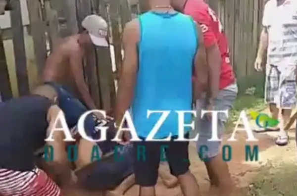 Homem é espancado por grupo após ser acusado de furtos no Papoco, em Rio Branco 1 Homem é espancado por grupo após ser acusado de furtos no Papoco, em Rio Branco