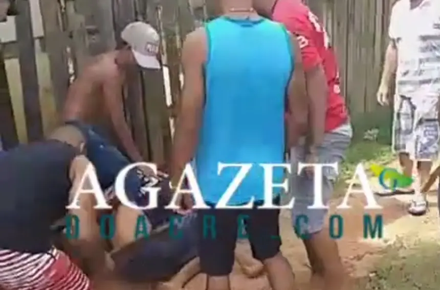 Homem é espancado por grupo após ser acusado de furtos no Papoco, em Rio Branco 1 Homem é espancado por grupo após ser acusado de furtos no Papoco, em Rio Branco