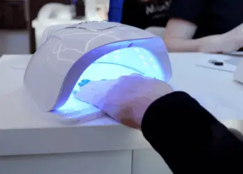 Anvisa proíbe produtos usados em esmaltação em gel por risco de câncer 1 Foto: Alexander Maniakhin/Getty Images