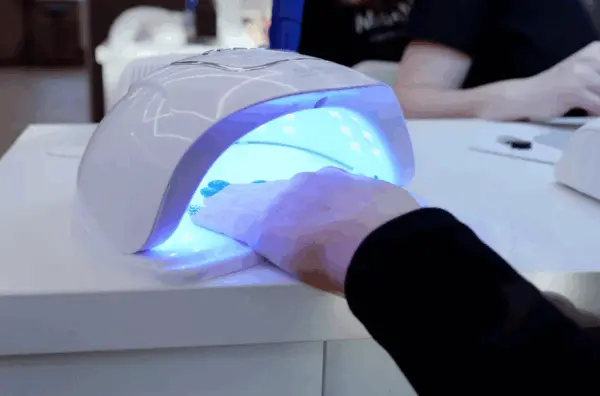 Anvisa proíbe produtos usados em esmaltação em gel por risco de câncer 1 Anvisa proíbe produtos usados em esmaltação em gel por risco de câncer