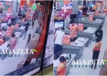 VÍDEO: Assaltantes rendem clientes e roubam dinheiro e celulares em supermercado de Rio Branco 2 VÍDEO: Assaltantes rendem clientes e roubam dinheiro e celulares em supermercado de Rio Branco