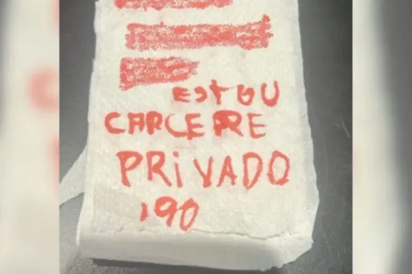 Mulher finge que vai comprar cigarro e pede socorro em bilhete