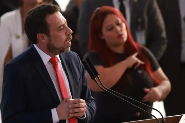 Boulos toma posse como ministro e prega diálogo “com todo mundo” 1 Boulos toma posse como ministro e prega diálogo “com todo mundo”