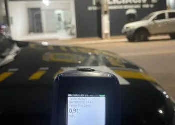 Motorista alcoolizado foge da polícia em alta velocidade, mas acaba preso em estrada no Acre