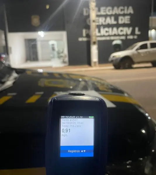 Motorista alcoolizado foge da polícia em alta velocidade, mas acaba preso em estrada no Acre